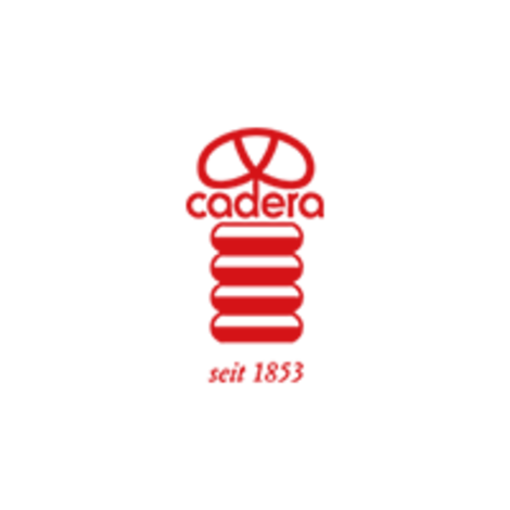 Rotes Logo mit stilisiertem Gesicht und mehreren horizontalen Linien. Text: "cadera" und "seit 1953".